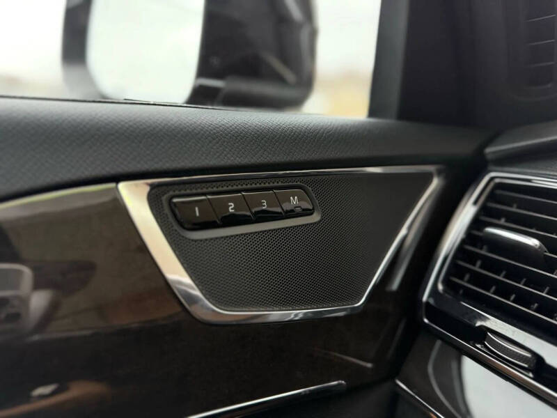 2018 Volvo XC90 T6 Momentum