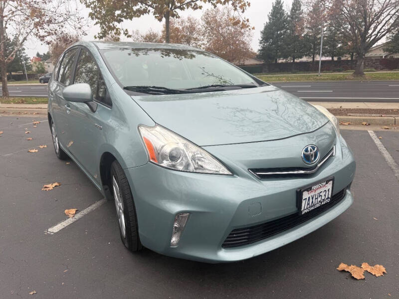 2013 Toyota Prius v Two