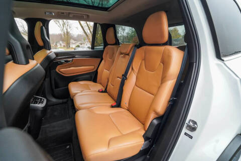 2016 Volvo XC90 T6 Momentum