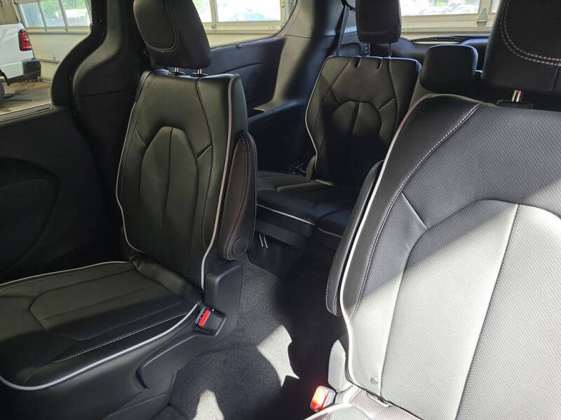 2027 Chrysler Pacifica Limited