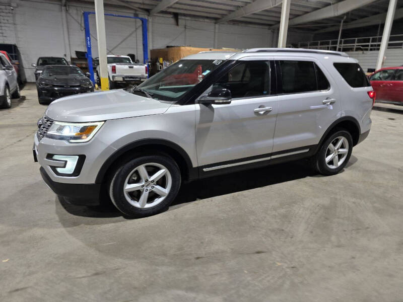 2017 Ford Explorer XLT's photo