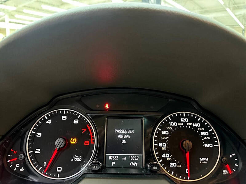 2012 Audi Q5 3.2 quattro Premium Plus