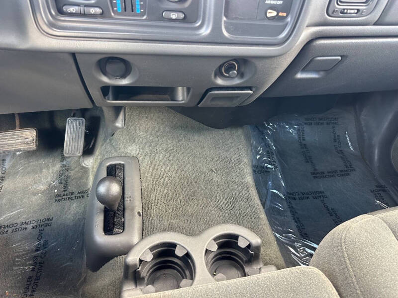 2004 Chevrolet Silverado 1500 LS