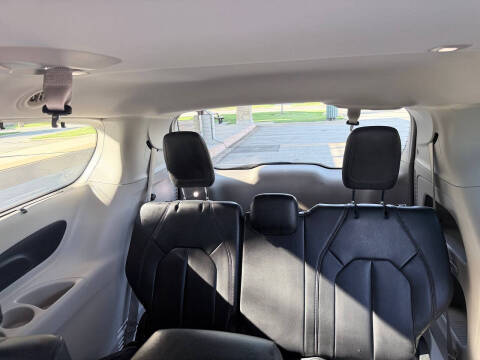 2017 Chrysler Pacifica Touring-L