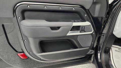 2023 Land Rover Defender 90 SE