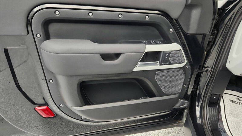 2023 Land Rover Defender 90 SE