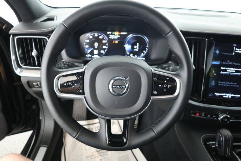 2022 Volvo S60 Recharge T8 R-Design Black Edition