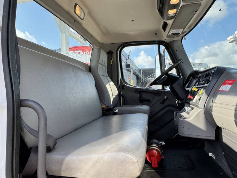 2017 Freightliner M2 106
