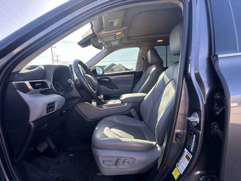 2021 Toyota Highlander Hybrid Platinum