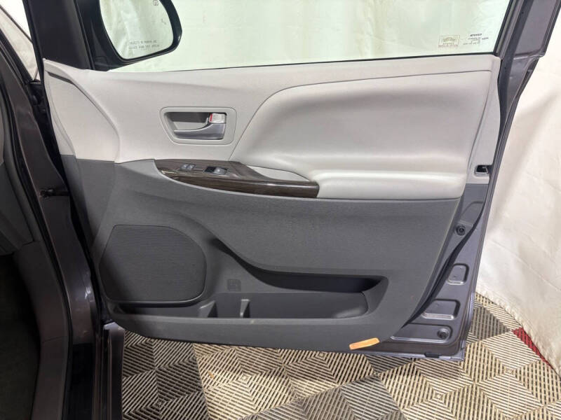 2016 Toyota Sienna XLE 7-Passenger