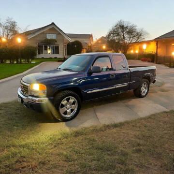 2004 GMC Sierra 1500 for sale at PERRYDEAN AERO AUTO SALES in Sanger CA