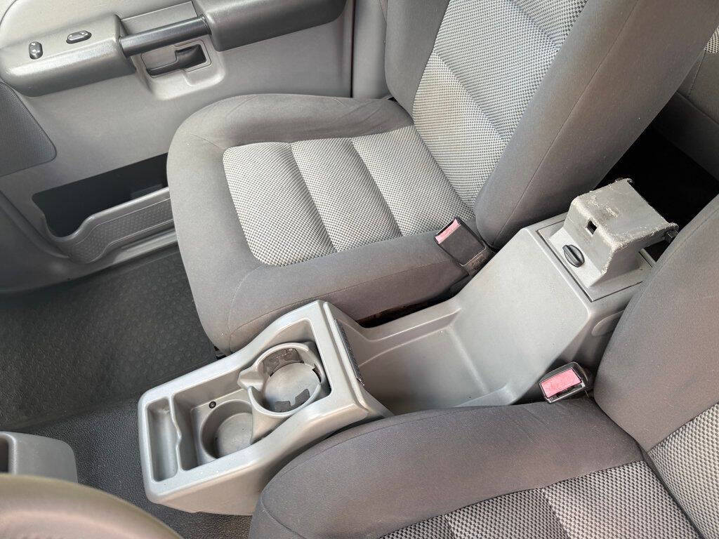 2003 Ford Explorer Sport Trac 29