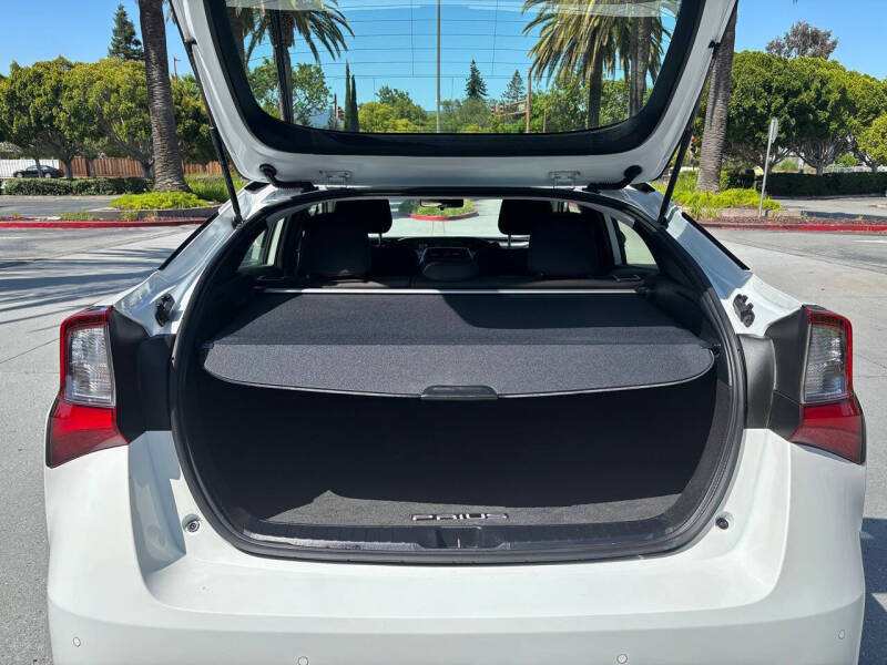 2022 Toyota Prius LE