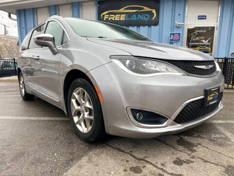 2017 Chrysler Pacifica for sale at Freeland LLC in Waukesha WI