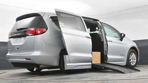 2024 Chrysler Voyager LX