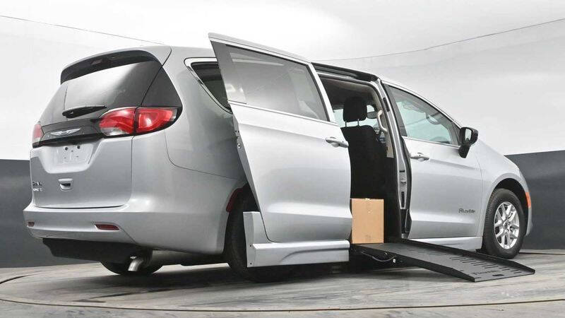 2024 Chrysler Voyager LX