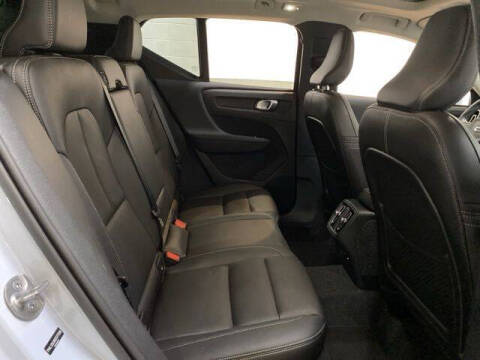 2025 Volvo XC40 B5 Core Bright Theme