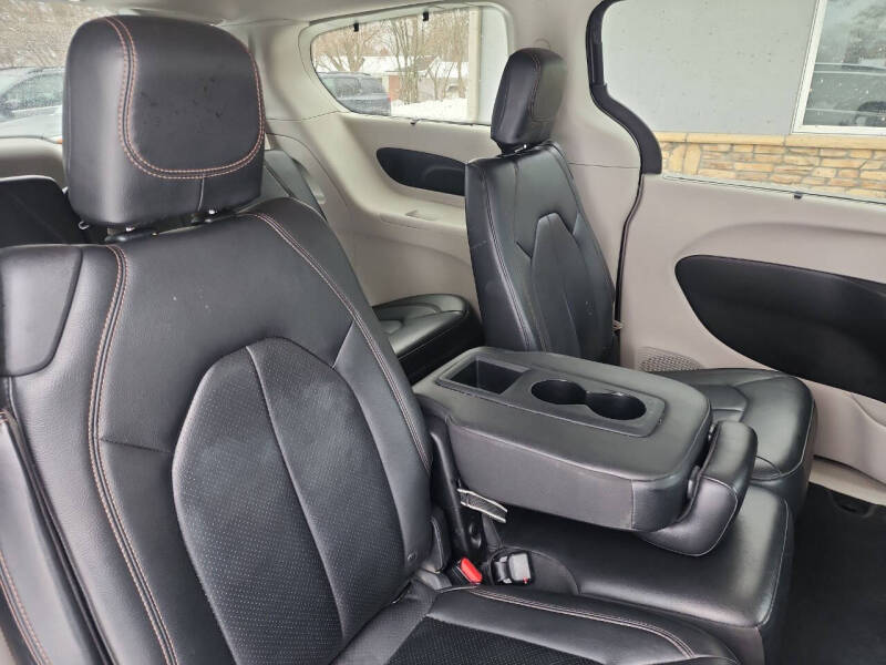 2017 Chrysler Pacifica Touring-L Plus