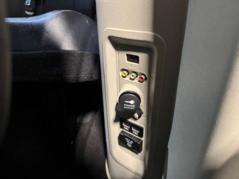 2015 Chrysler Town and Country Touring-L