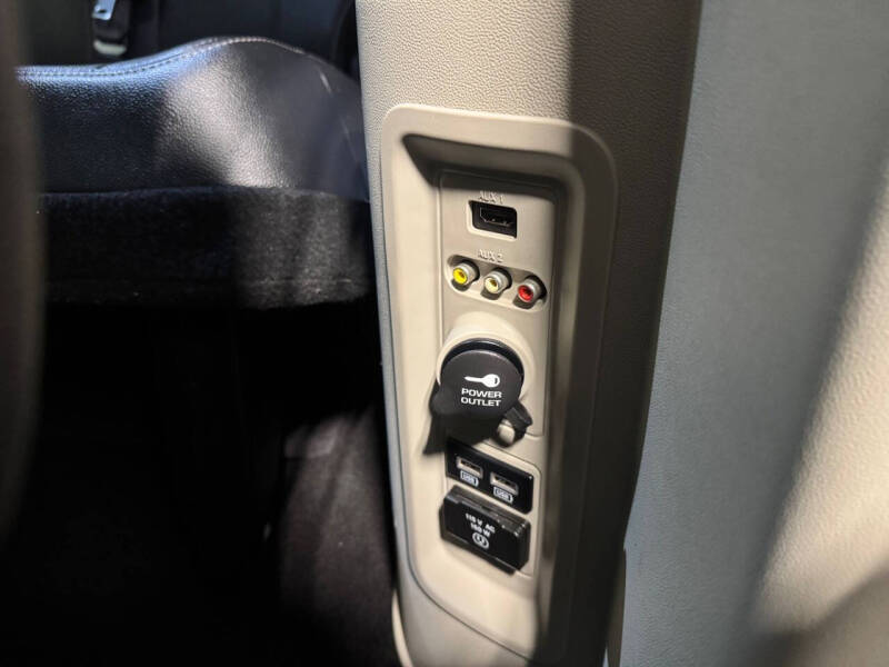 2015 Chrysler Town and Country Touring-L