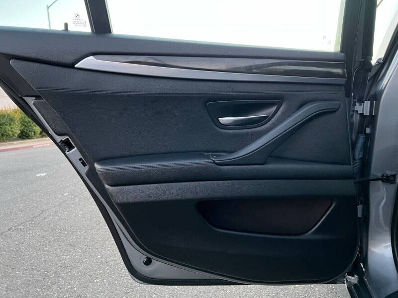 2011 BMW 5 Series 528i