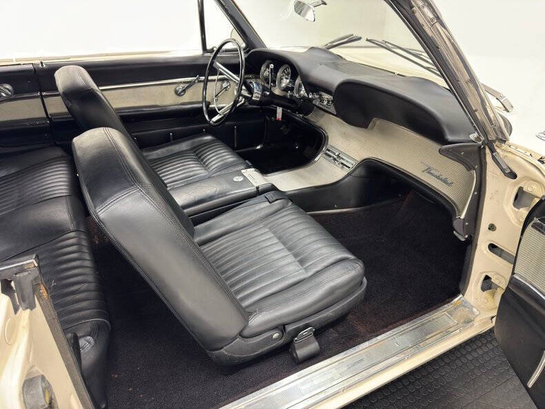 1961 Ford Thunderbird