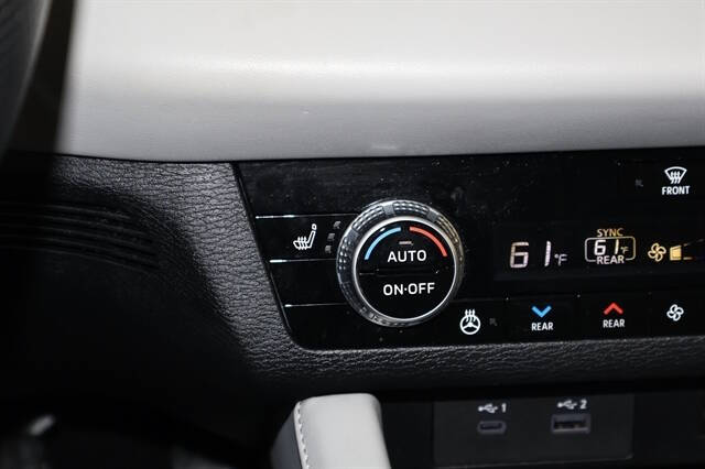 2024 Mitsubishi Outlander PHEV SEL Platinum Edition