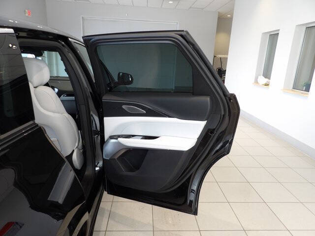 2024 Cadillac LYRIQ Luxury 2