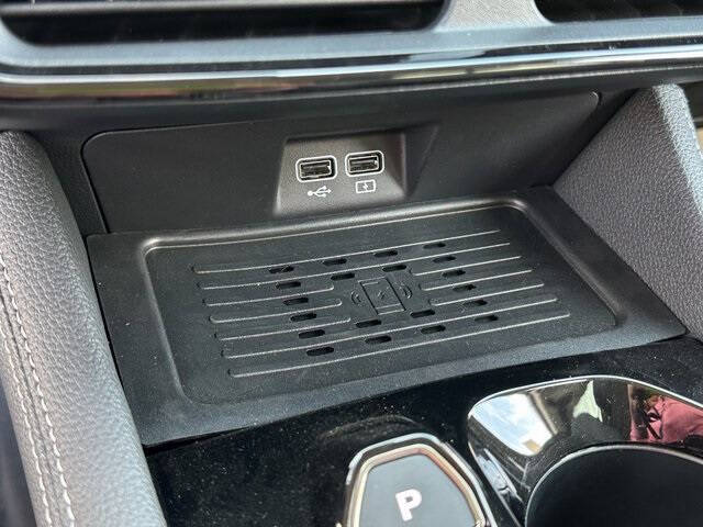 2025 VinFast VF8 Eco