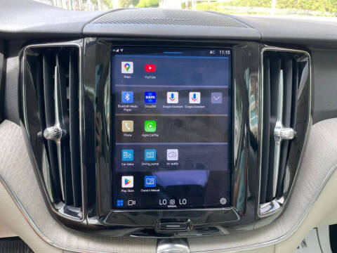 2023 Volvo XC60 B5 Plus Dark Theme