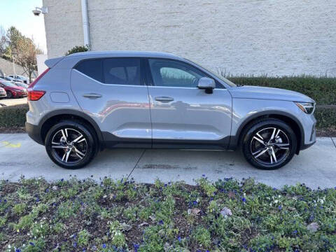 2025 Volvo XC40 B5 Core Bright Theme