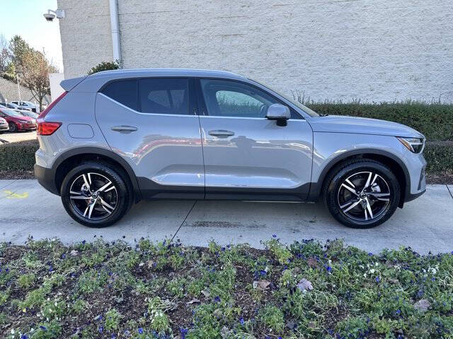 2025 Volvo XC40 B5 Core Bright Theme