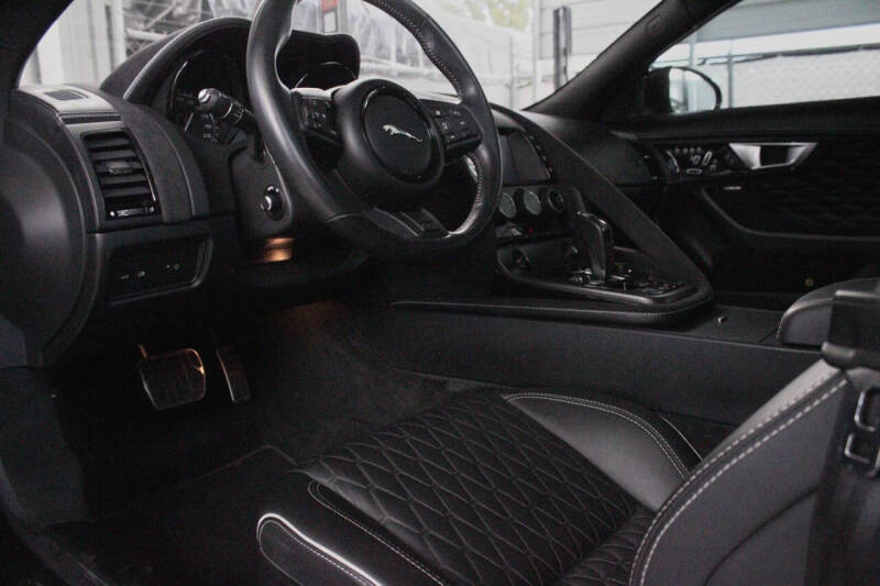 2017 Jaguar F-TYPE SVR