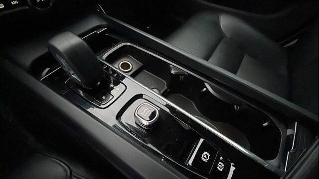 2024 Volvo S60 B5 Core Dark Theme