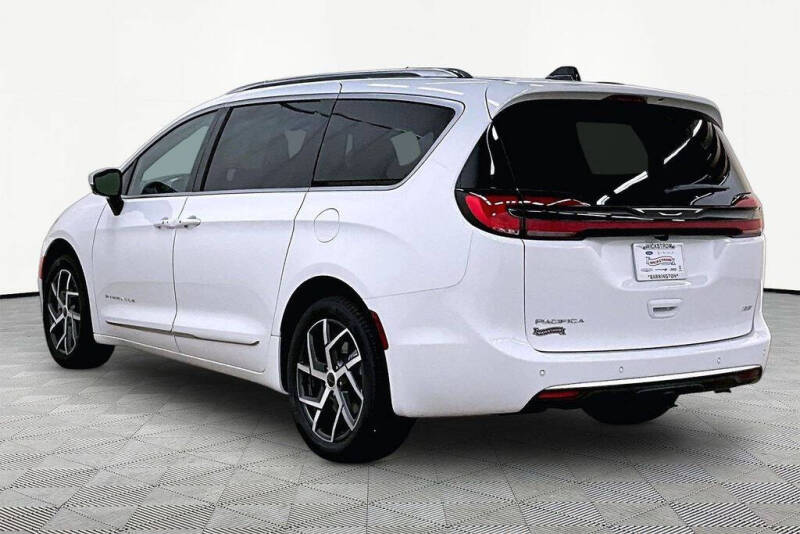 2027 Chrysler Pacifica Pinnacle