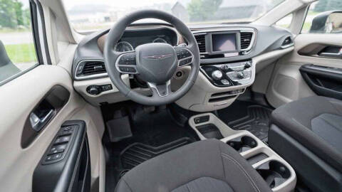 2022 Chrysler Voyager LX