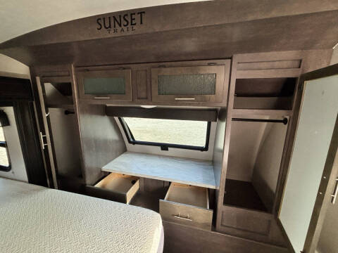 2018 Crossroads RV Sunset Trail 33SI