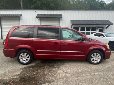 2012 Chrysler Town and Country for sale at Monroe Auto's, LLC in Parsons TN