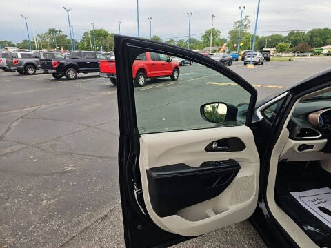 2022 Chrysler Voyager LX
