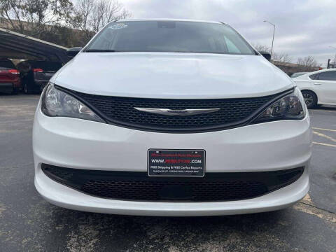 2024 Chrysler Voyager LX