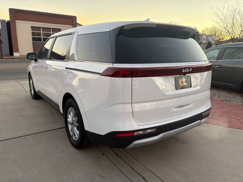 2024 Kia Carnival LX