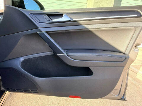 2017 Volkswagen Golf R 4Motion