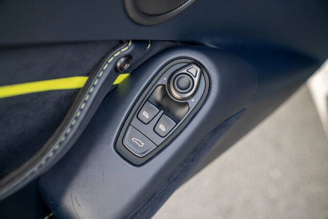 2020 Aston Martin Vantage 15