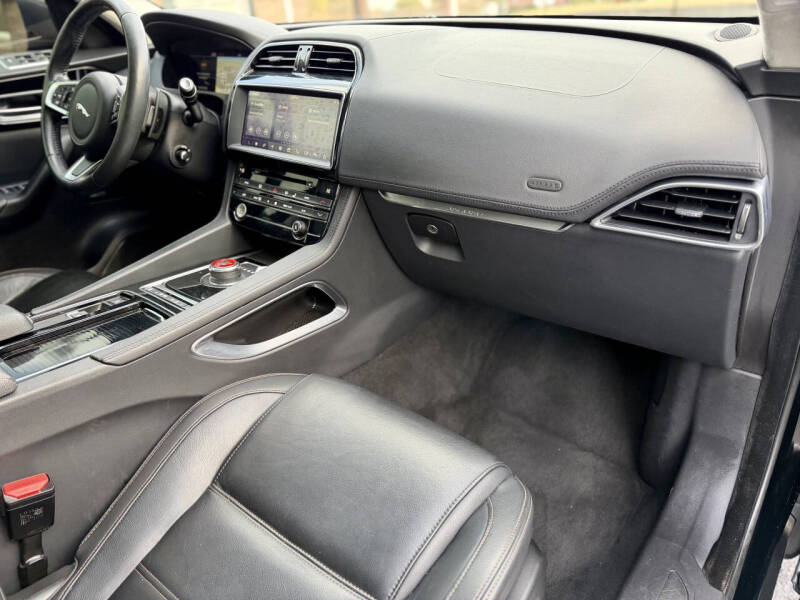 2020 Jaguar F-PACE 25t Prestige