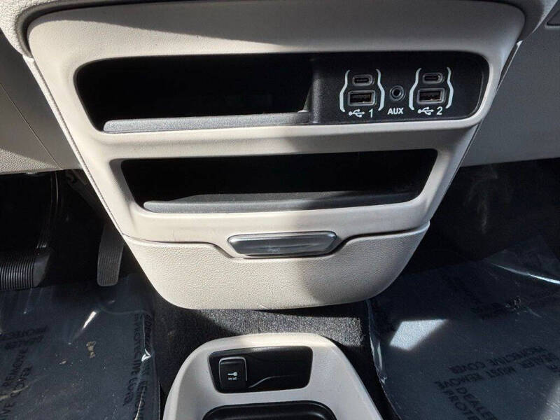 2021 Chrysler Voyager L