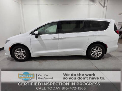 2022 Chrysler Voyager LX