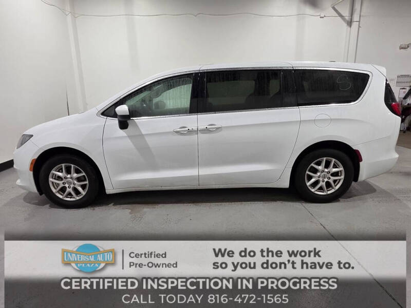 2022 Chrysler Voyager LX