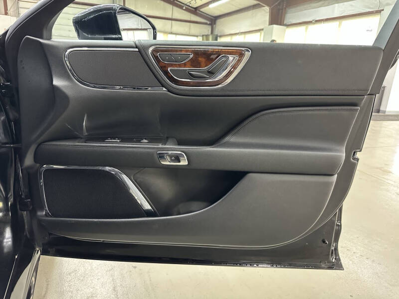 2017 Lincoln Continental Select