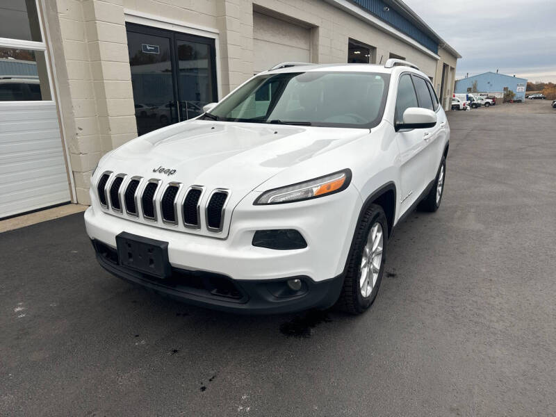 Used 2018 Jeep Cherokee Latitude with VIN 1C4PJLCBXJD511042 for sale in Spencerport, NY