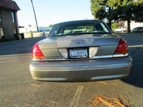 2000 Ford Crown Victoria LX